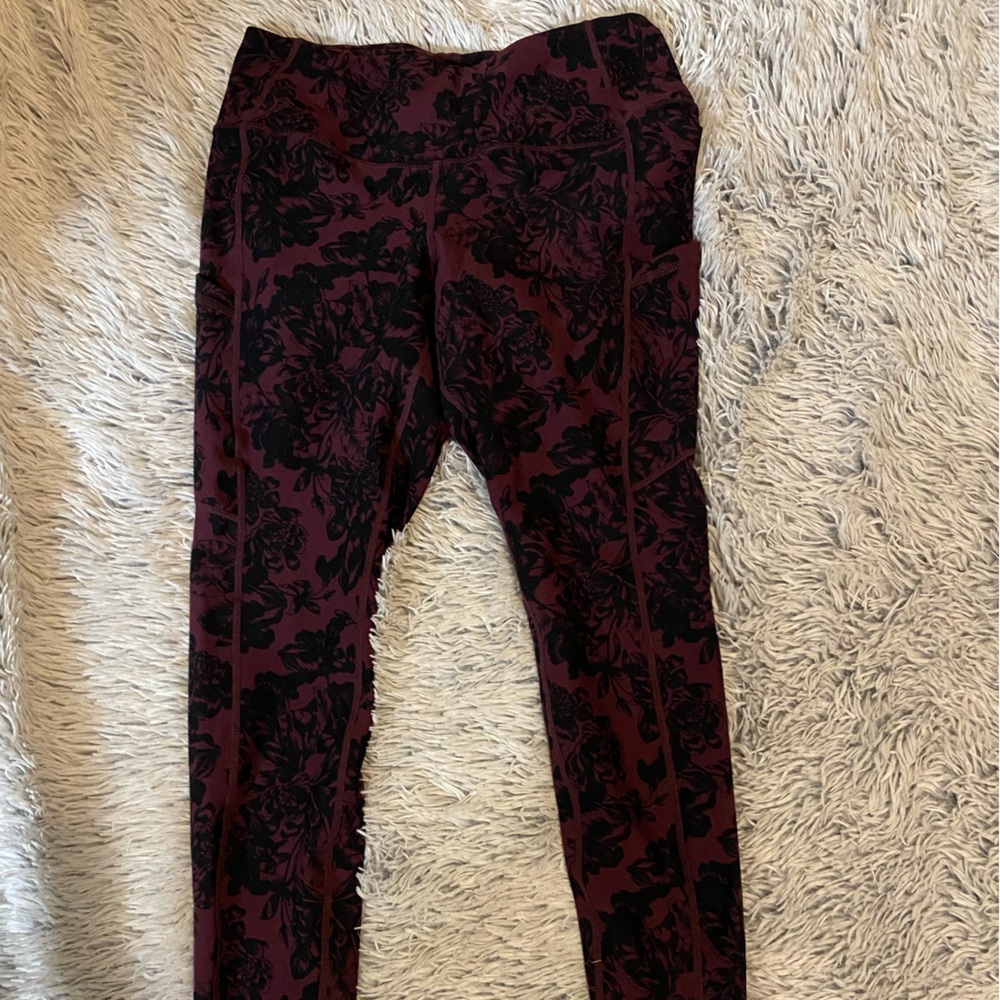 Woman’s torrid active fit leggings with side pockets
